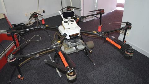 Le drone permet une application optimale des peintures et blancs d’ombrage. Une piste à ne pas négliger face au changement climatique et à la répétition des épisodes caniculaires. ©A.Mabire